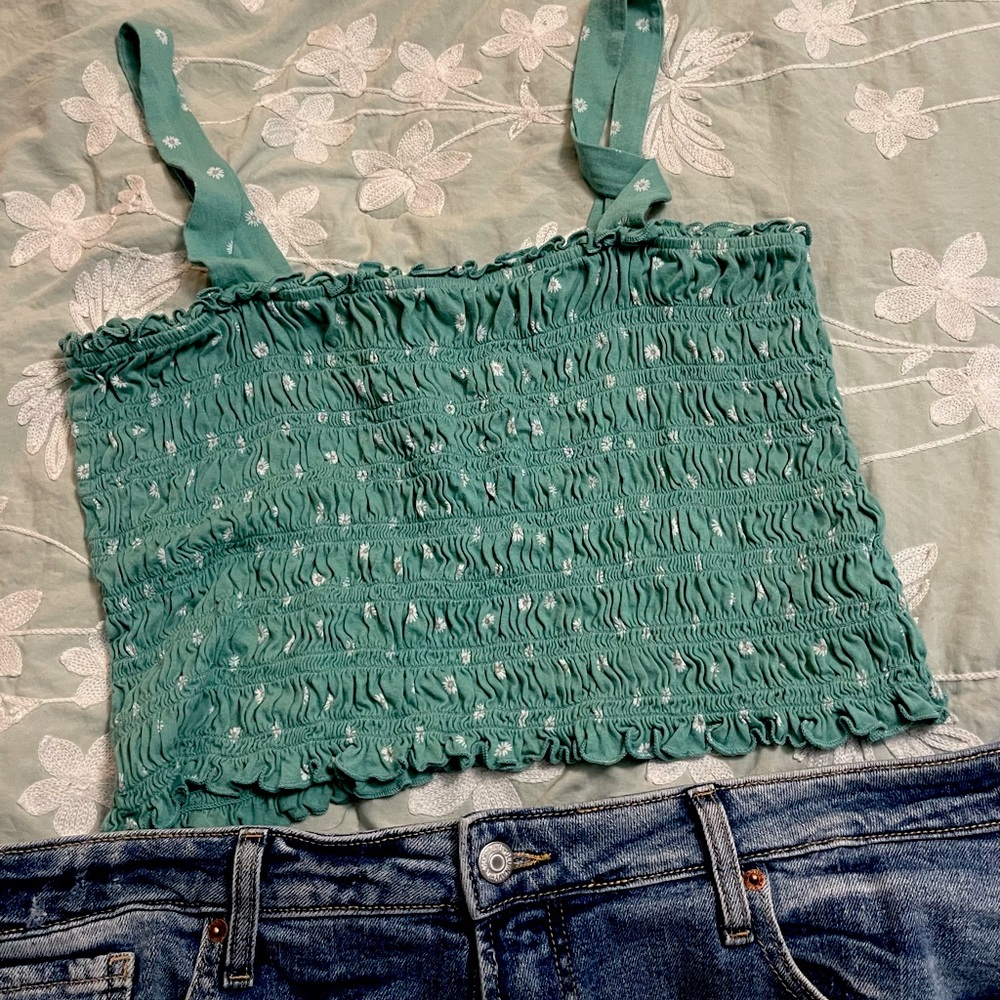 American Eagle scrunch crop top